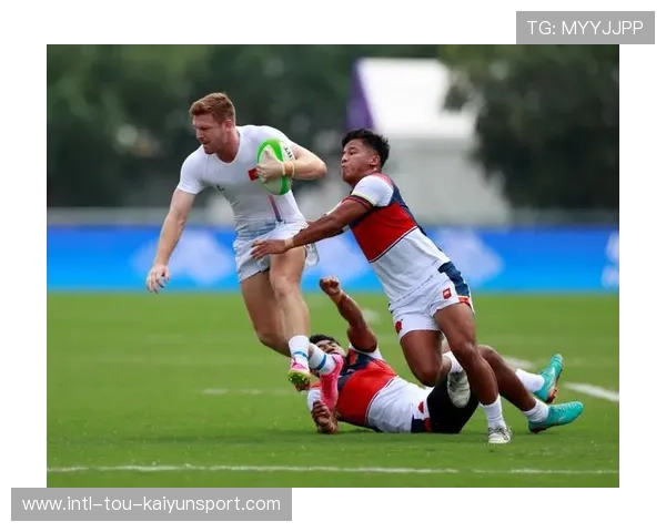 沙袋军团七人制橄榄球赛场多次精彩突破